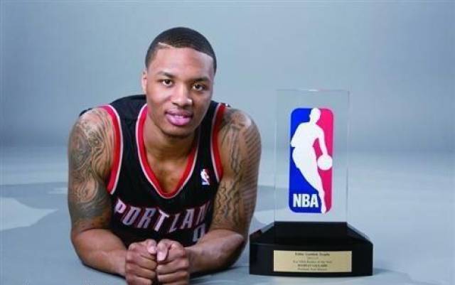 而灰熊则相 而灰熊则相